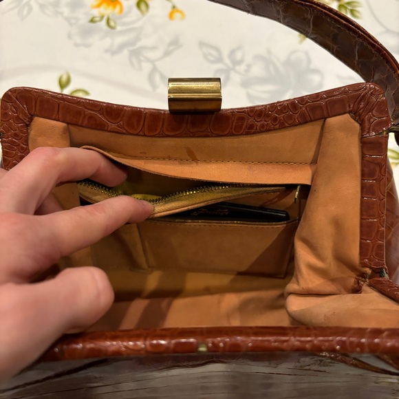 Elegant Brown Crocodile Leather Handbag - Picture 7 of 11
